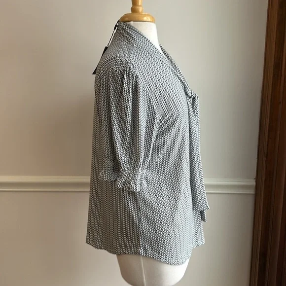 Adrianna Papell Smocked sleeve tie neck top black white geometric print LG NWT - Picture 4 of 9